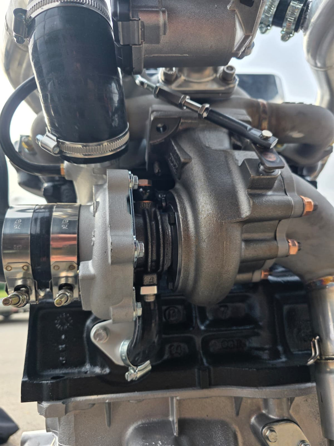 Turbocharger mounting and wastegate actuator linkage on the A-series block
